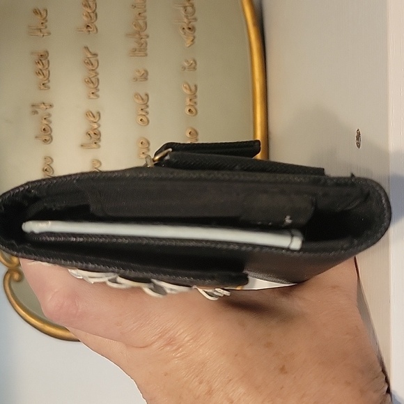 Tahari Black tri fold Clutch with Cream Floral Embellishments magnet close - Picture 4 of 6